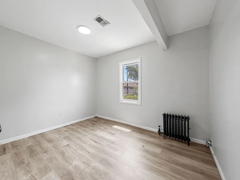 210 W Price St — Photo 9