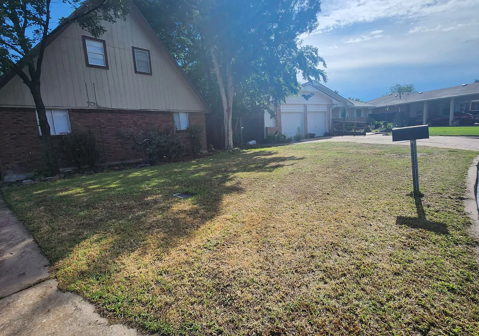 Very nice home located in the Eisenhower Village! NO PETS! — Photo 1