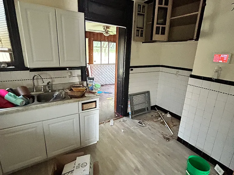 8401 N Broadway — Photo 13
