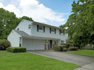 4 Griffin Pl, Greenlawn, NY 11740