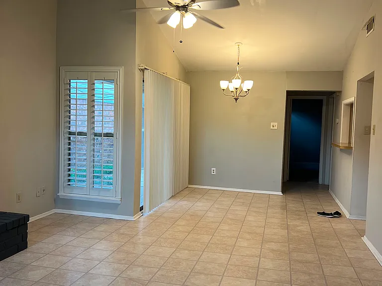 5004 Palo Alto Dr — Photo 2
