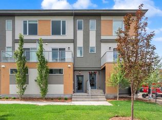 305 NE Shawnee Sq SW, Calgary, AB T2Y2E7