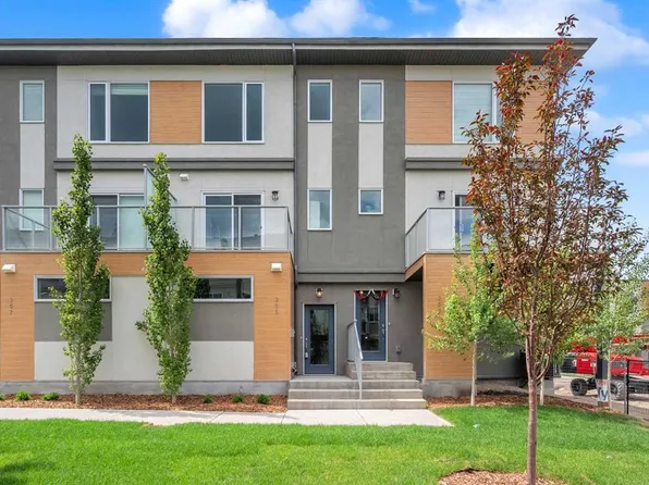 305 NE Shawnee Sq SW, Calgary, AB T2Y 2E7