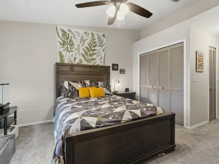 2120 Fletchers Point Cir — Photo 15