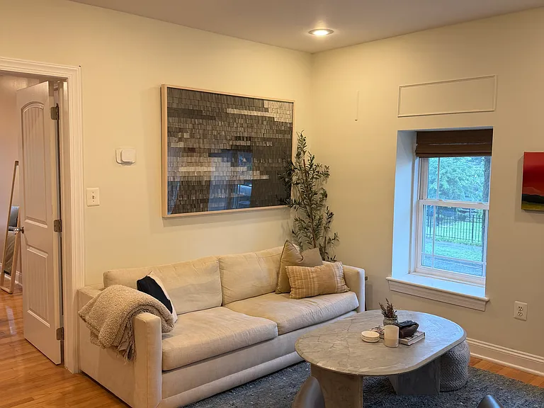 660 Morton Pl NE #4 — Photo 1