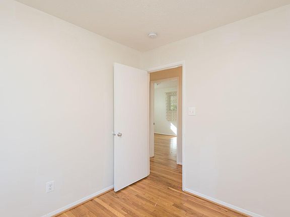 2nd image of 4200 Linden St