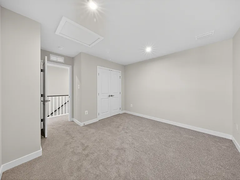 240 E Main St — Photo 10