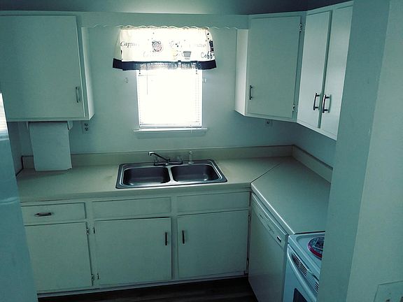5th image of 122 Crockett Ave