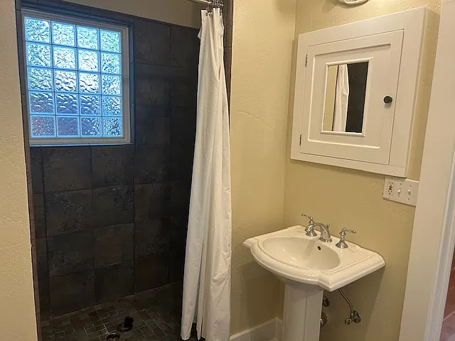372 Iowa St — Photo 32