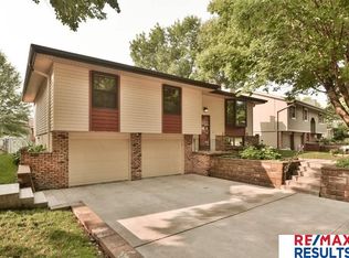 15927 Dorcas Cir, Omaha, NE 68130