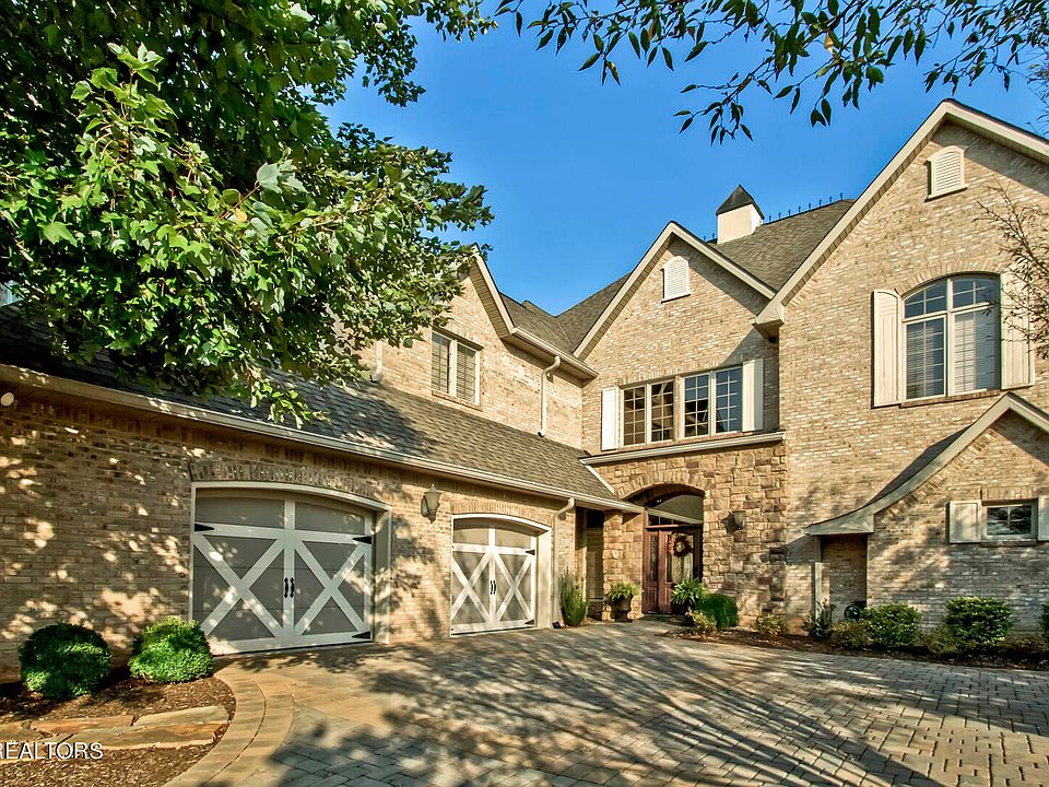 1st image of 300 Grandville Ct