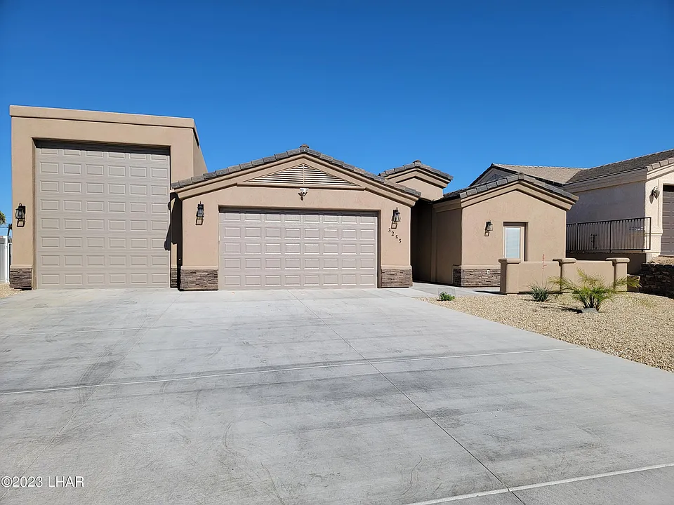 3255 Silver Saddle Dr