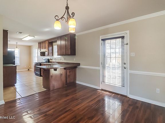 4th image of 15307 Baywood Cir