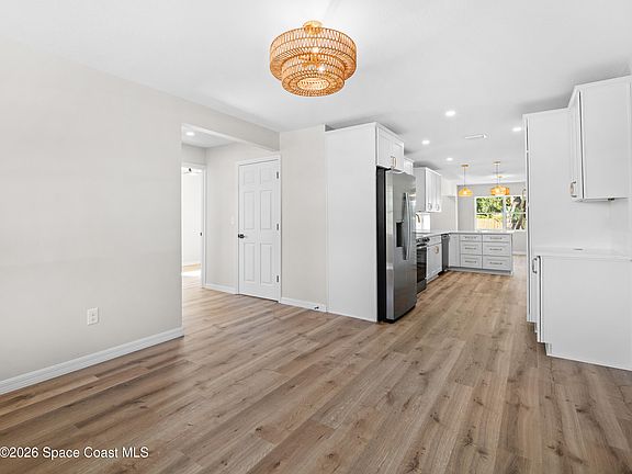 5th image of 1121 Carlton Dr