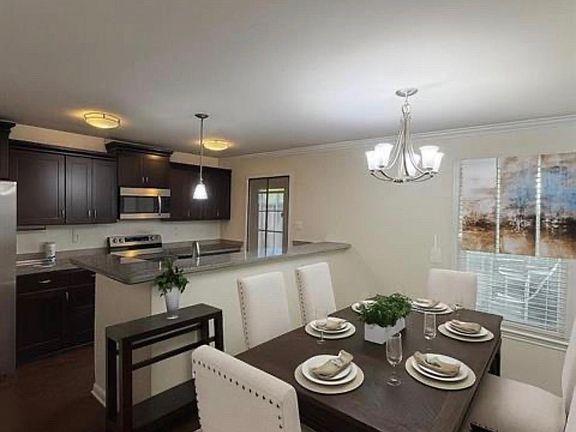 3rd image of 4625 Parkoaks Dr APT 68
