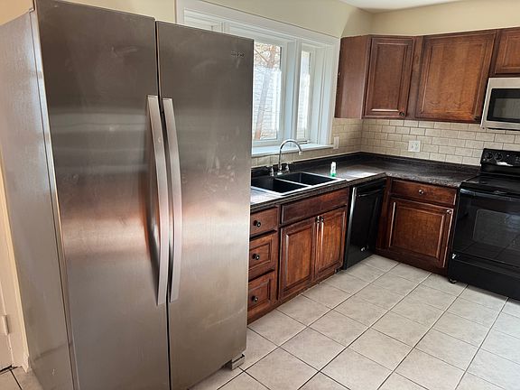4th image of 9150 Lowell Ave