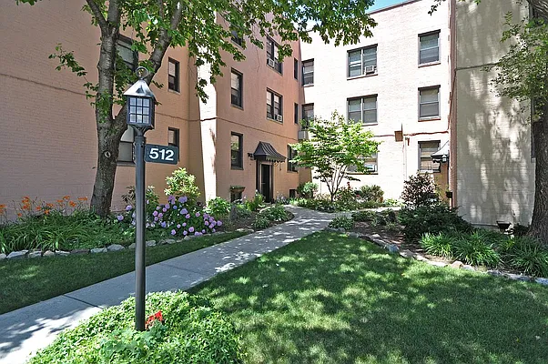 Sold by Re/Max In The City | media 9