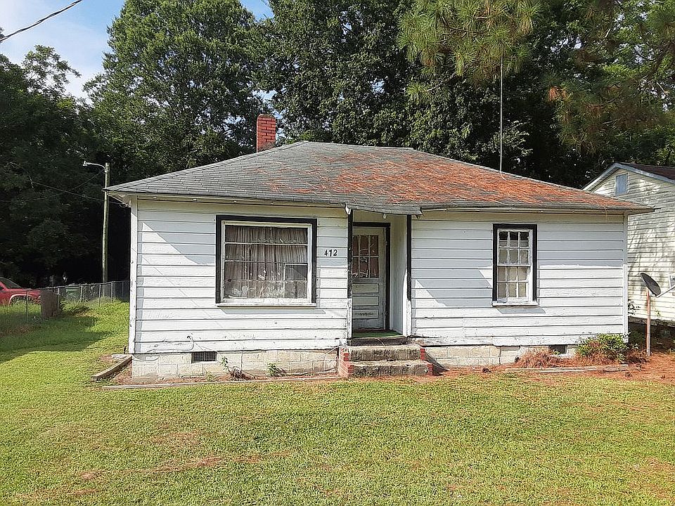2nd image of 412 College Hts