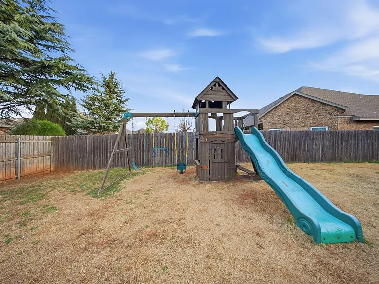 2425 Glenmere Dr — Photo 25