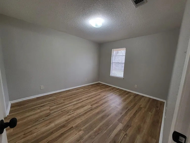 1051 Country Club Dr #19 — Photo 10