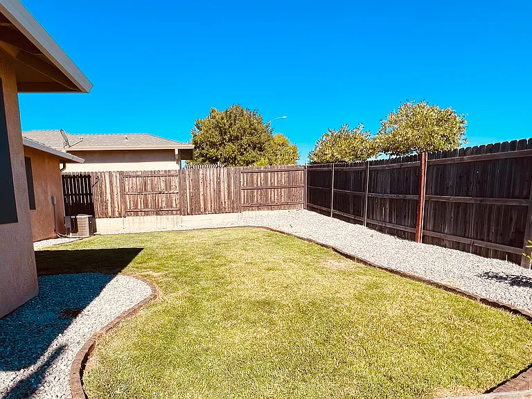 2953 Bancroft Dr — Photo 26