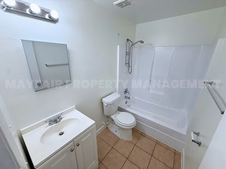 2316 Monroe St #10 — Photo 7