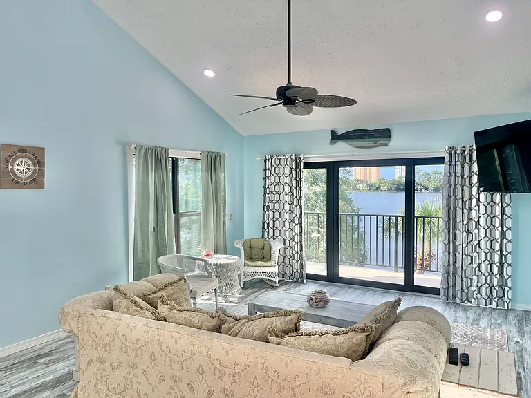 6135 N Lagoon Dr #301 — Photo 6