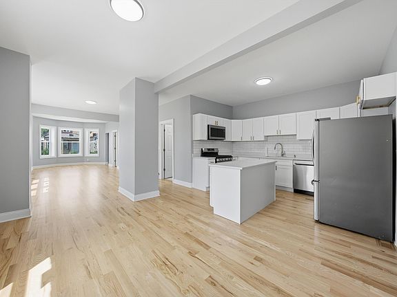 3rd image of 6833 S Aberdeen St