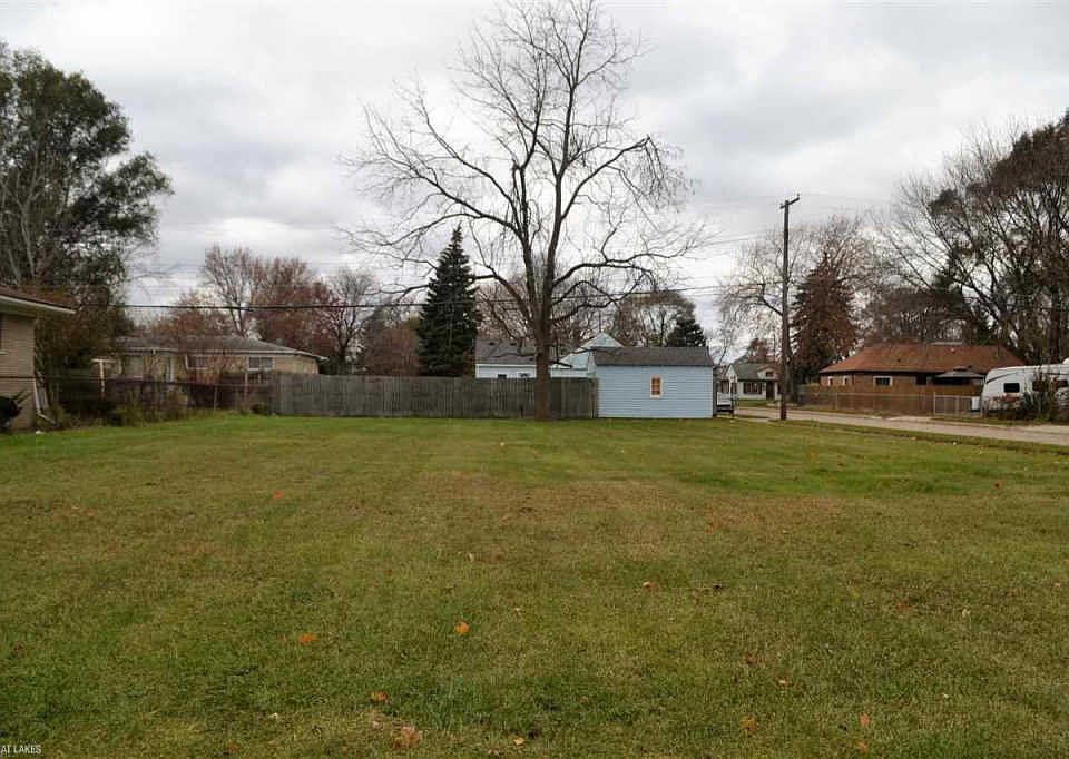 1st image of 20843 Montrose Ave