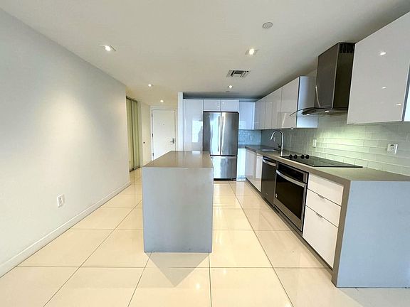 3rd image of 1642 NE 1st Ave #3705