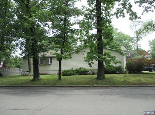 31 Cambridge Pl, Englewood Cliffs, NJ 07632