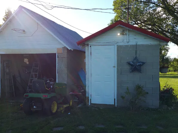 1612 S 42nd St, West Des Moines, IA 50265