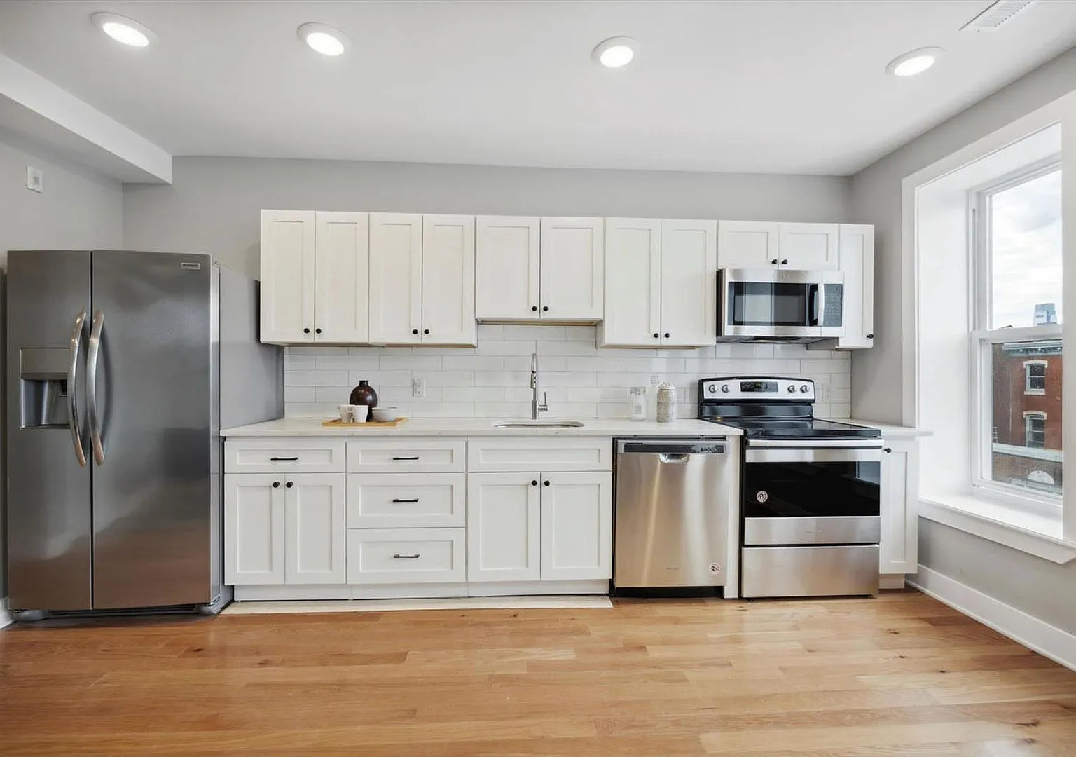 2827 W Girard Avenue — Photo 1
