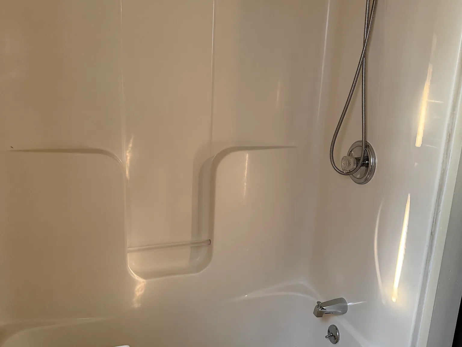3 bed, 1077 sqft, $2,500 — Photo 4