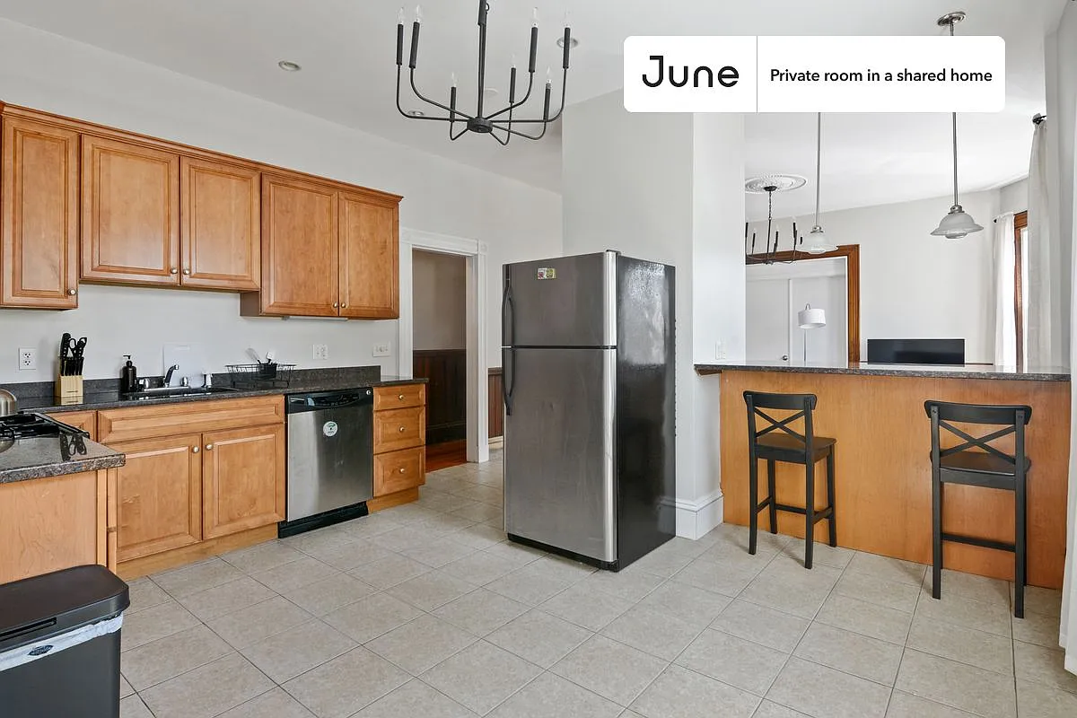 Queen bedroom in 4 bed/2 bath home in Central Square (Cambridge) #1323 B — Photo 4