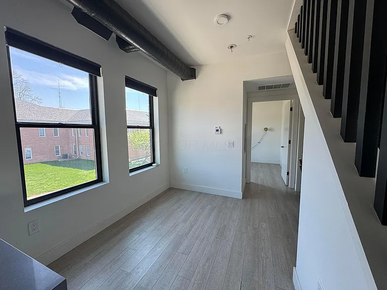 973 E Broad St #4 — Photo 7
