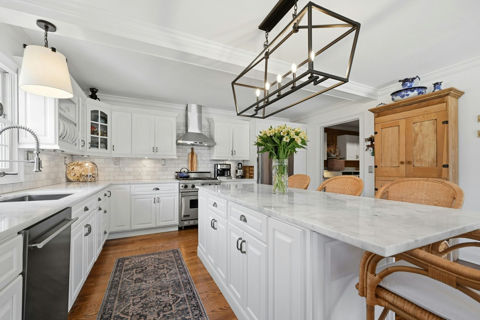  Kitchen. Quartz counters and ss appliances