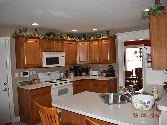 4th image of 4652 Aylesbury Dr