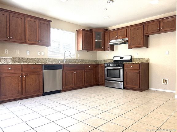 5th image of 16782 Broadmoor Way