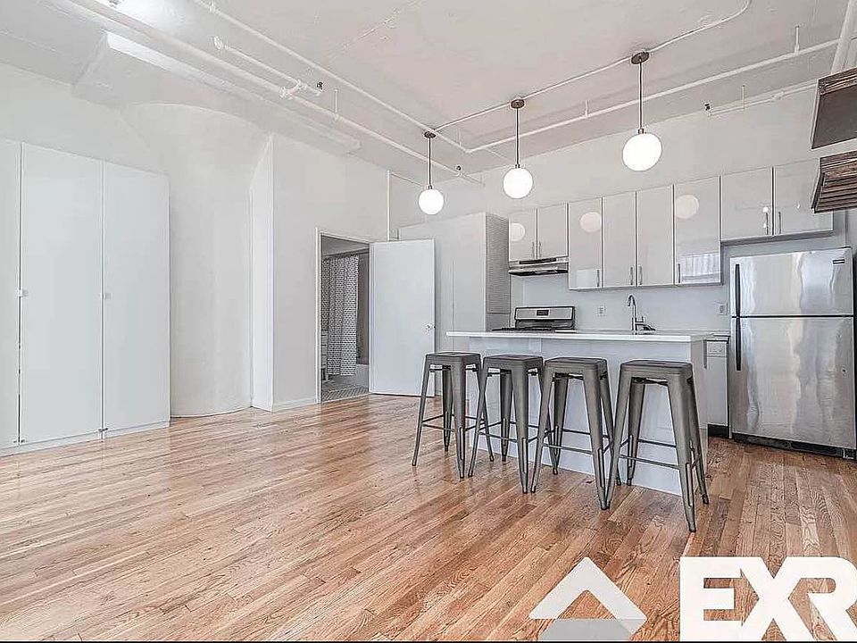 1st image of 315 Berry St APT 106