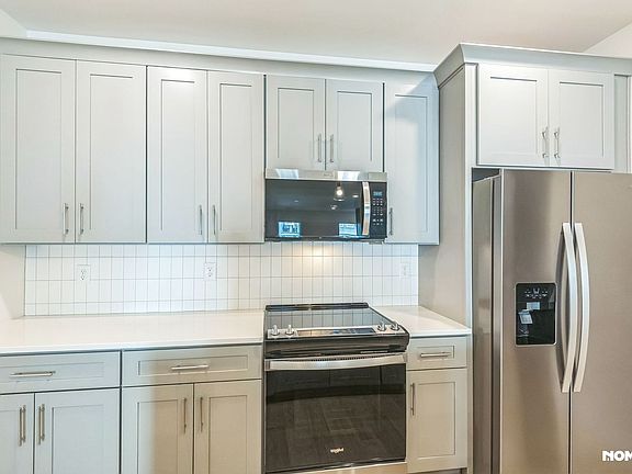5th image of 550 Markham St Unit 10