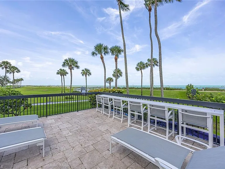 4551 Gulf Shore Blvd N #200 — Photo 37