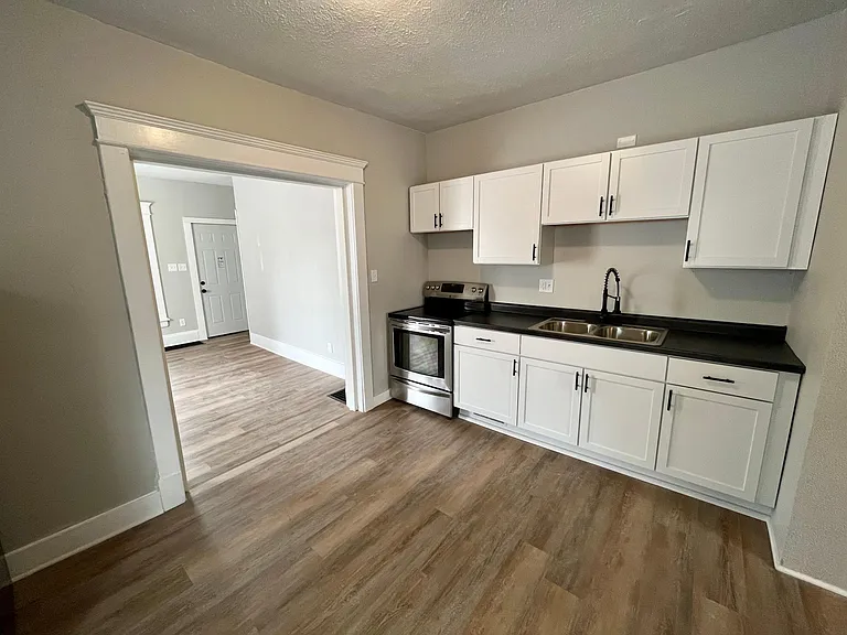 532 N Scott St #1 — Photo 8