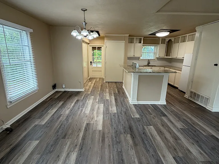 813 Beckley St — Photo 11