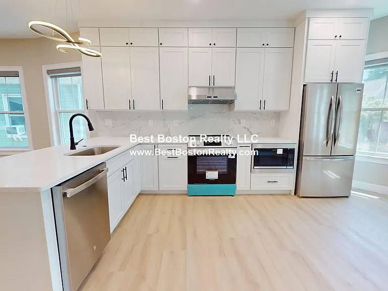 231 Highland Ave #2 — Photo 1