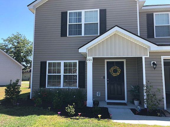 5th image of 221 S Beckingham Dr