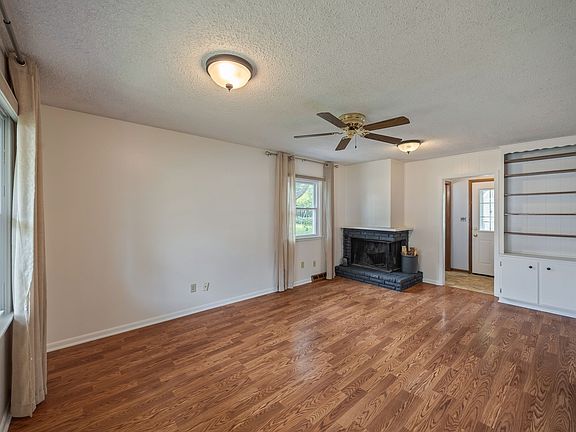 4th image of 8500 Prairie Ave