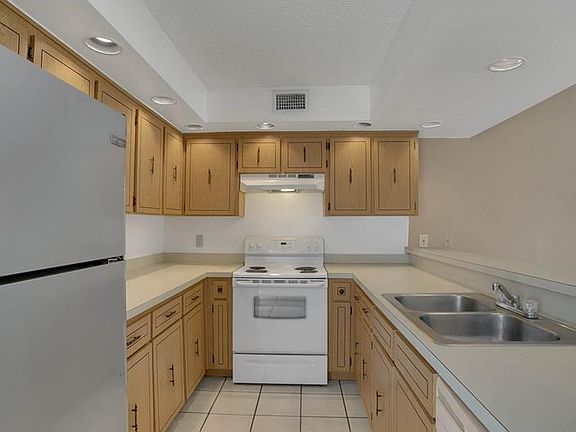 4th image of 6262 142nd Ave N Unit 502
