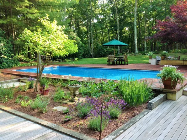 https://photos.zillowstatic.com/fp/e9edc5aedfc7673434c5dba8a7244901-p_e.webp