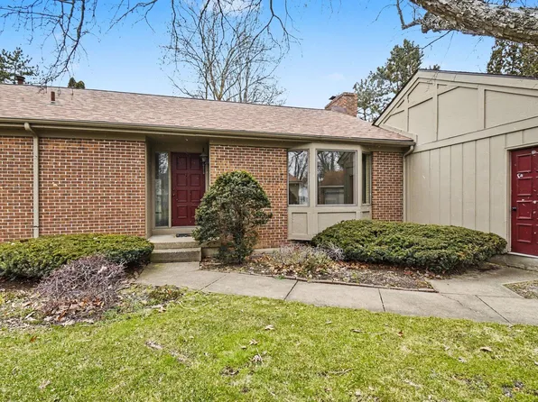 6349 Greenway Dr SE, Grand Rapids, MI 49546